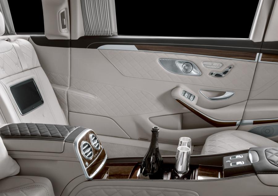 Интерьер Mercedes-Maybach S650 Pullman (VV222) 2018 года  (фото 5 из 10)